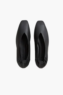 Fashion A.EMERY BRIOT FLAT