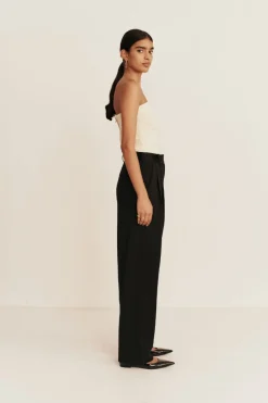 Flash Sale ESSE ILLI STRAPLESS TOP