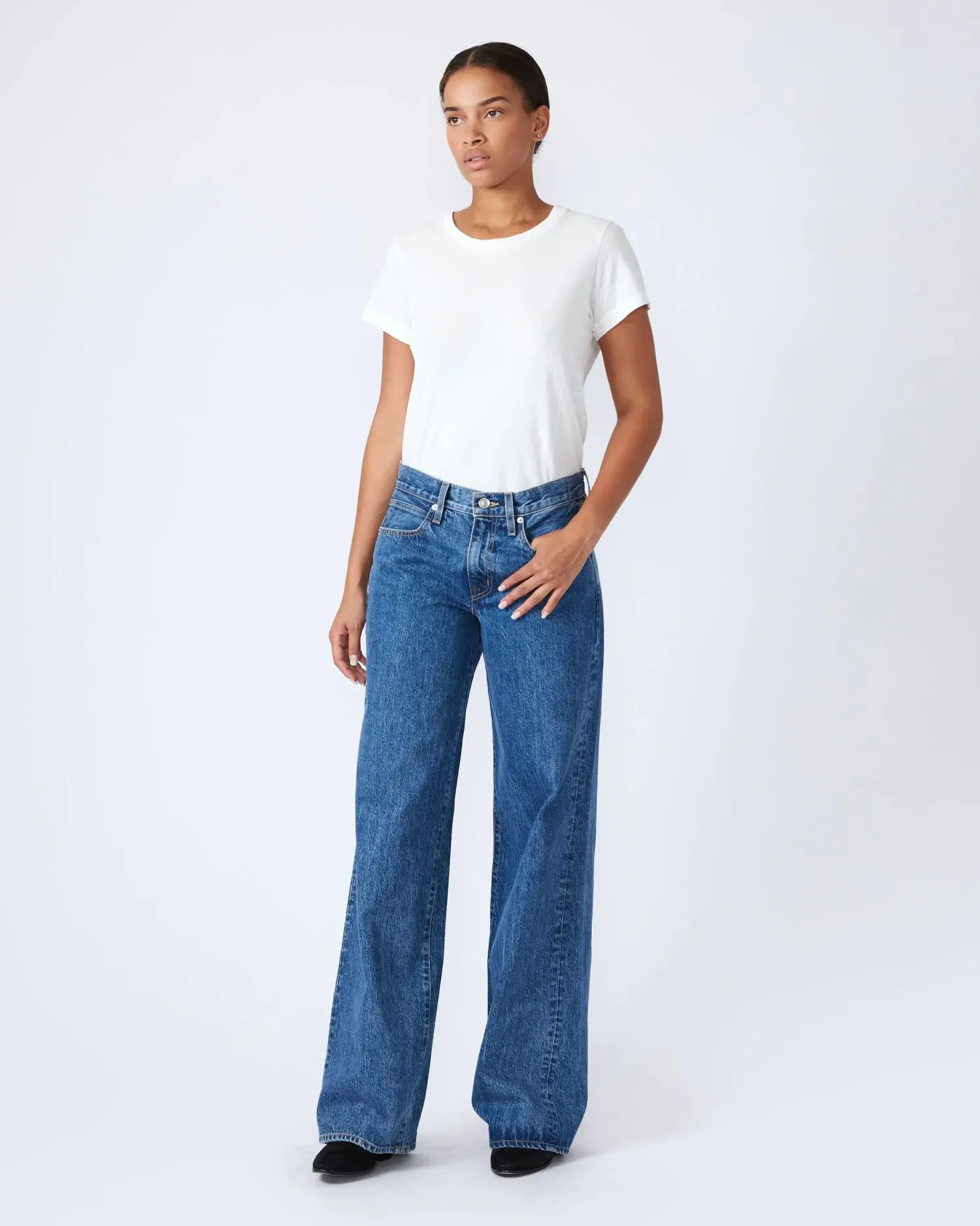 Store SLVRLAKE MICA LOW RISE WIDE LEG JEAN